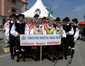 FOLKLORNA SKUPINA TRZINKA