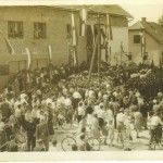Proslava ob 50-letnici Gasilskega društva Trzin pred kulturnim domom, fotografija, fotografija neznan, 1956, črno-bela, hrani Majda Mesar, Trzin